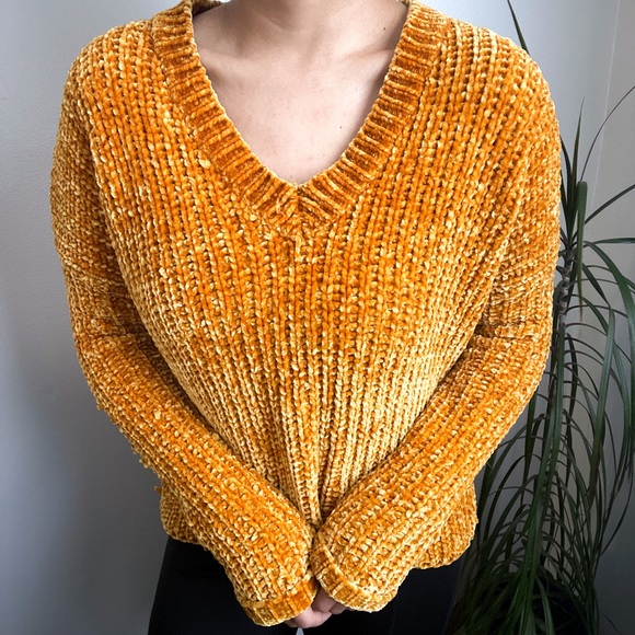 Urban Heritage Sweater -Yellow Orange - Picture 4 of 10